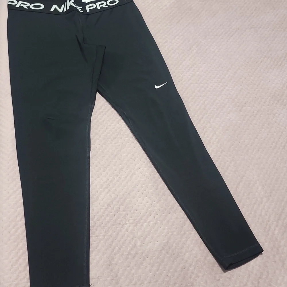 Nike Pro Leggings - Picture 2 of 4